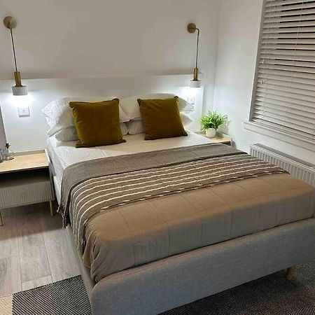 Premium Executive Apartment In Данфермлин Экстерьер фото