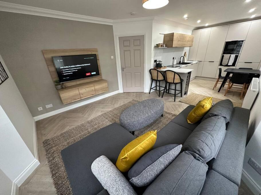 Premium Executive Apartment In Данфермлин Экстерьер фото
