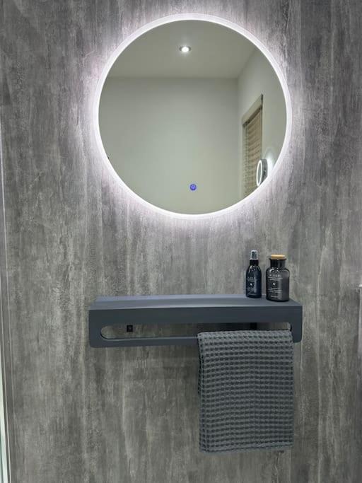 Premium Executive Apartment In Данфермлин Экстерьер фото