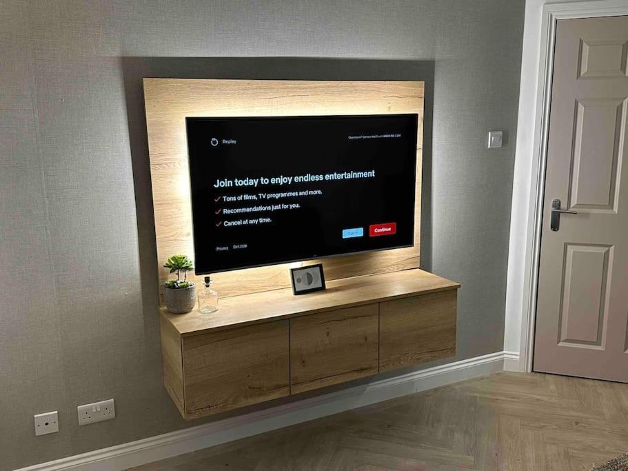 Premium Executive Apartment In Данфермлин Экстерьер фото